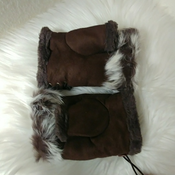 Coffee ☕ Faux Fur Fingerless Gloves - Picture 4 of 12